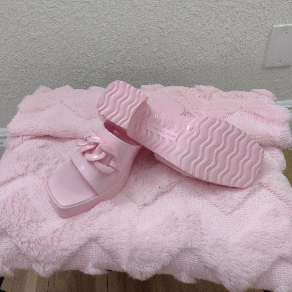 Shoes - Picture 3 of 4
